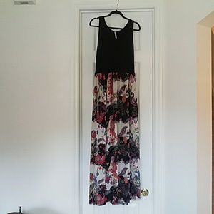 TUA  Boutique Floral Maxi Dress L